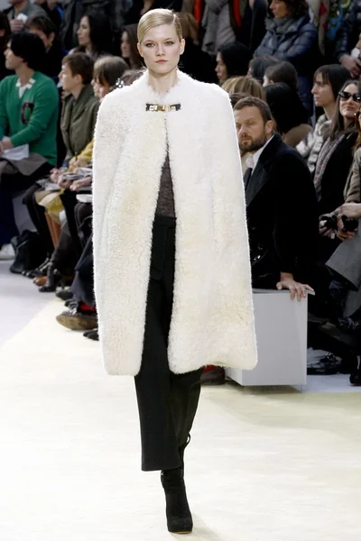 Look 27